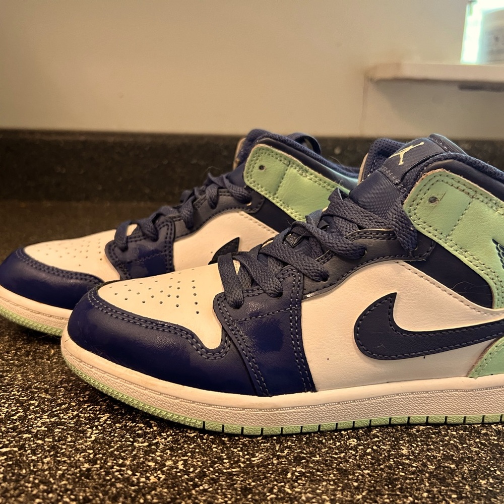 Jordan Youth Air Mid 1 Blue/Mint size 3 youth .